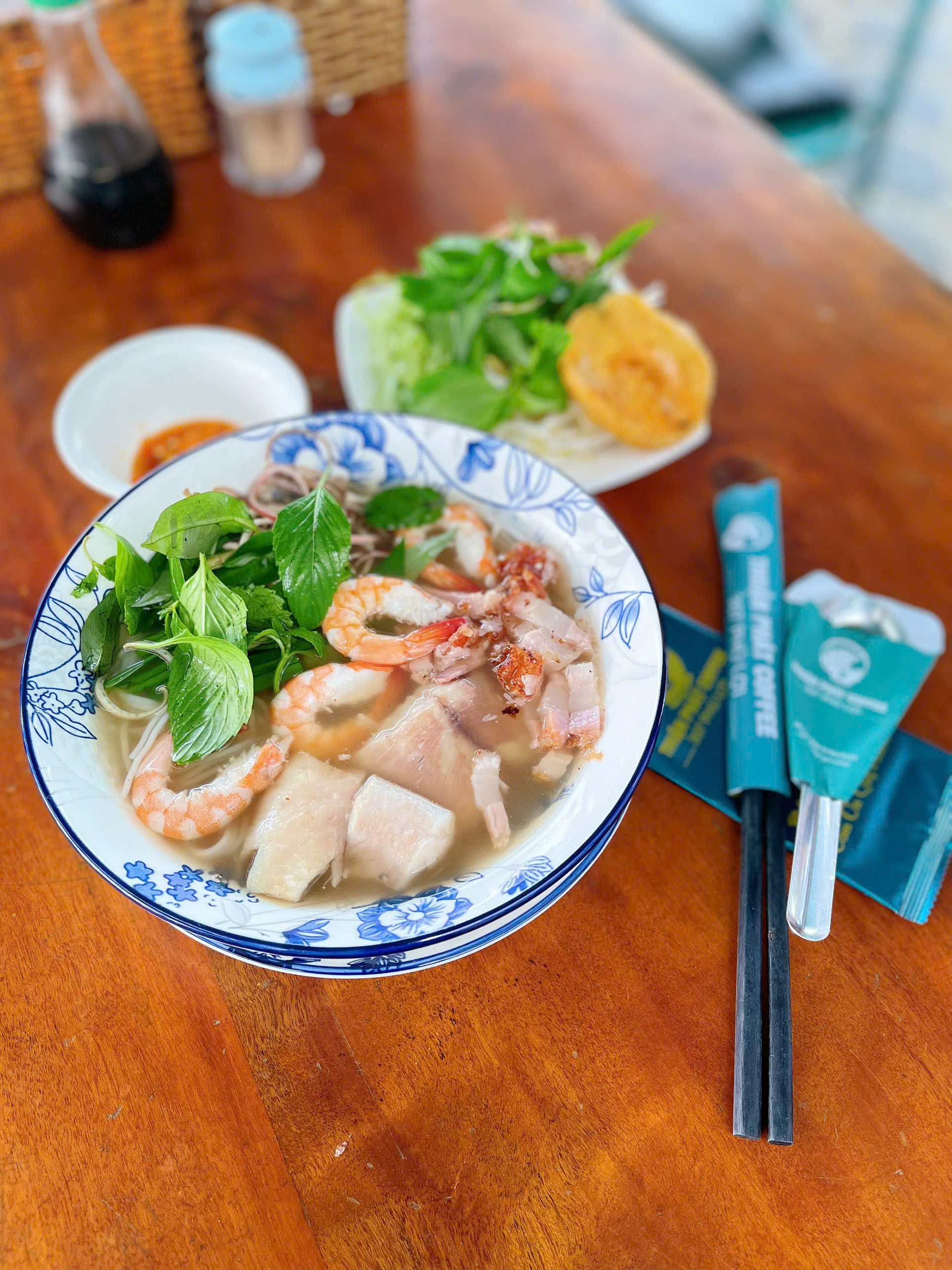 Bún Nước Lèo Tôm Heo Quay