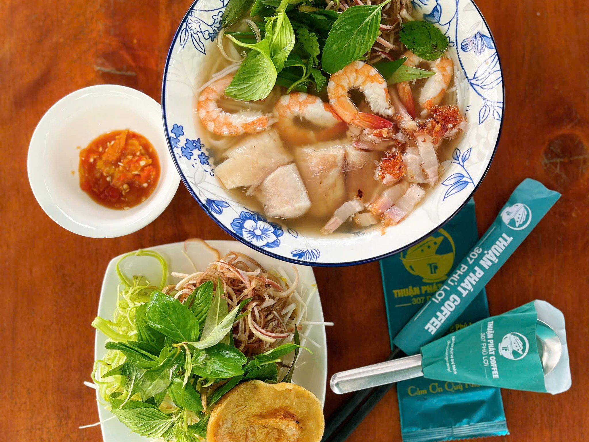 Bún nước lèo thịt quay