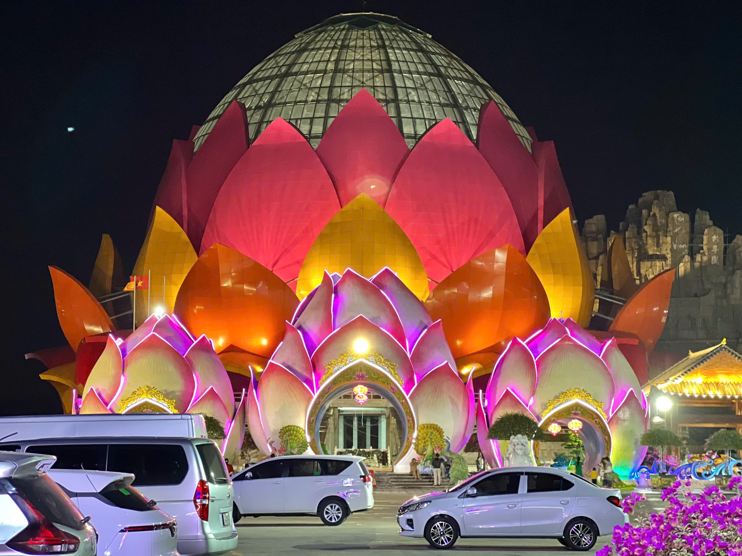 lien-hoa-bao-thap.jpg